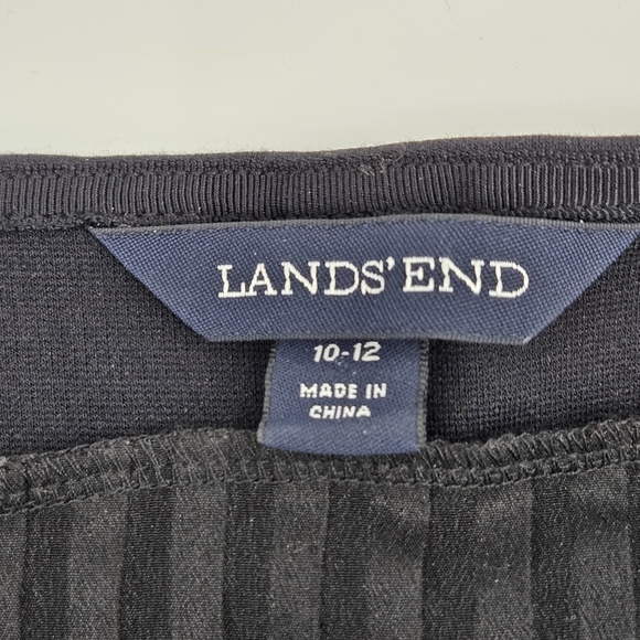 Land's End Pleated Back and bottom of front 3/4 Sleeve Blouse Size Medium - Picture 2 of 9